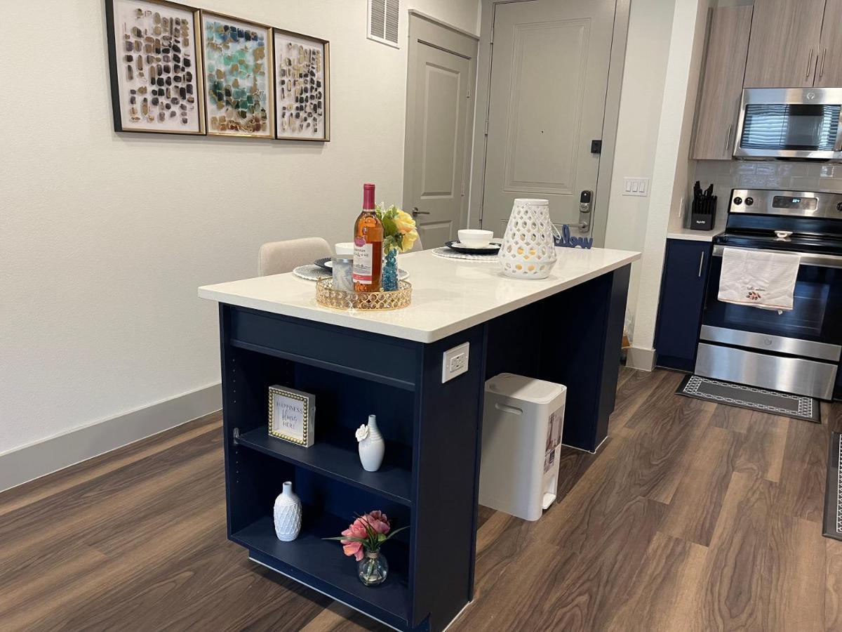 Apartment Cozy Retreat-free Reserved Parking-pool