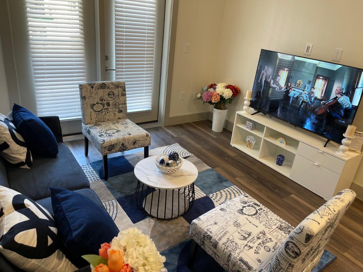 Apartment Cozy Retreat-free Reserved Parking-pool *