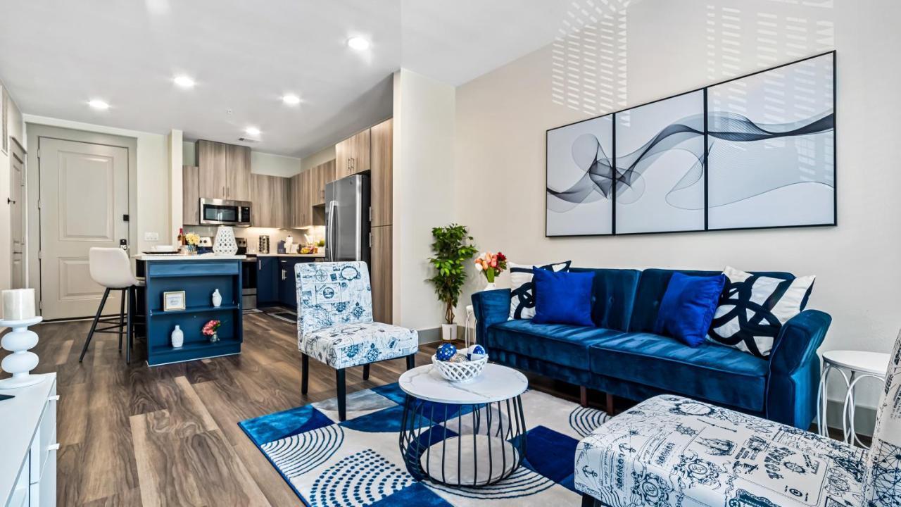Cozy Retreat-free Reserved Parking-pool Apartment *
