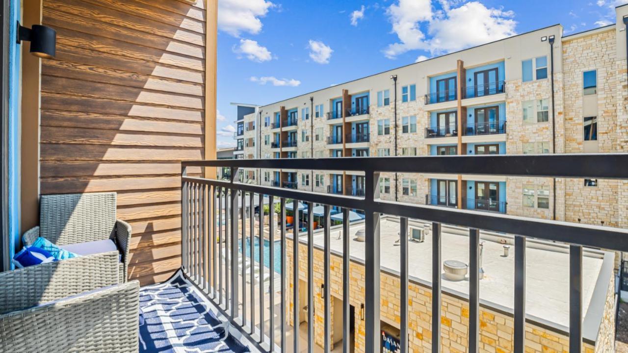 Apartment Cozy Retreat-free Reserved Parking-pool Addison