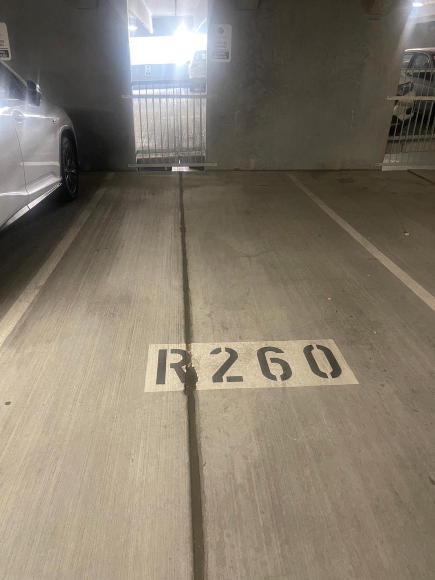 Cozy Retreat-free Reserved Parking-pool Apartment *